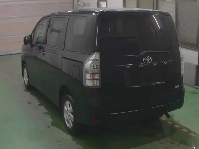 Toyota VOXY  с аукциона в Японии