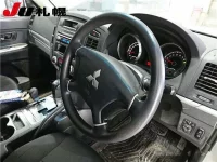 Mitsubishi PAJERO лот № 1058 оценка 3  с аукциона в Японии 2