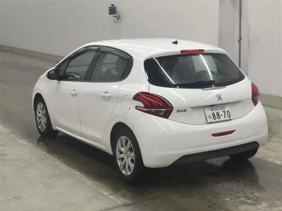 Peugeot 208  с аукциона в Японии