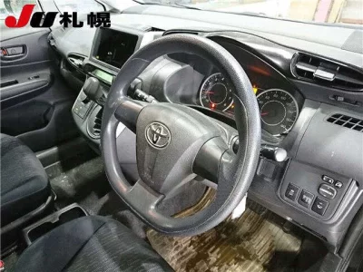 Toyota WISH  с аукциона в Японии