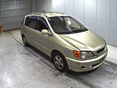 Toyota IPSUM  с аукциона в Японии