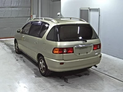Toyota IPSUM  с аукциона в Японии