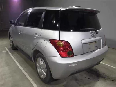Toyota IST  с аукциона в Японии