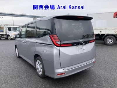 Toyota NOAH  с аукциона в Японии