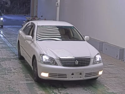 Toyota CROWN  с аукциона в Японии