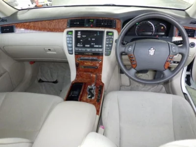 Toyota CROWN  с аукциона в Японии