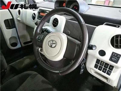 Toyota SPADE  с аукциона в Японии