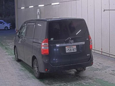 Toyota NOAH  с аукциона в Японии
