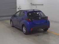 Toyota YARIS лот № 40 оценка 3.5  с аукциона в Японии 1