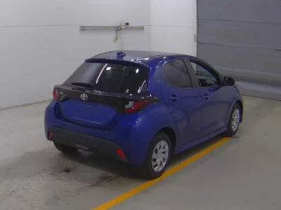 Toyota YARIS  с аукциона в Японии