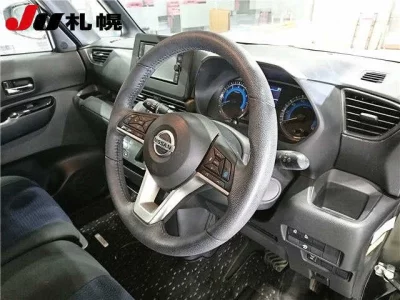 Nissan ROOX  с аукциона в Японии