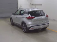 Nissan KICKS лот № 58 оценка 4  с аукциона в Японии 1
