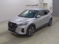 Nissan KICKS лот № 58 оценка 4  с аукциона в Японии 2