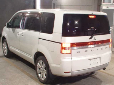 Mitsubishi DELICA D5
