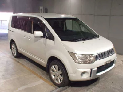 Mitsubishi DELICA D5