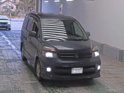 Toyota VOXY  с аукциона в Японии