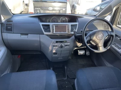 Toyota VOXY  с аукциона в Японии