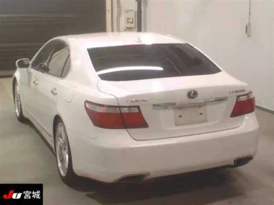 Lexus LS  с аукциона в Японии