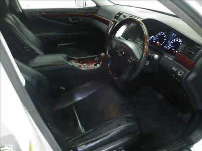 Lexus LS  с аукциона в Японии