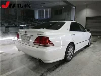 Toyota CROWN лот № 1104 оценка 3  с аукциона в Японии 1