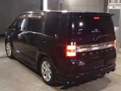 Mitsubishi DELICA D5