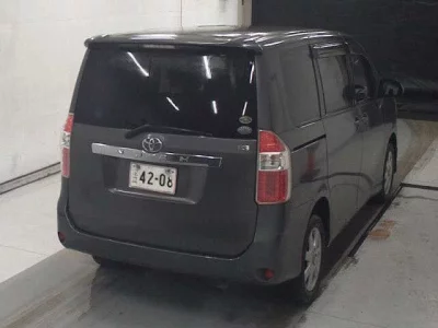 Toyota NOAH  с аукциона в Японии