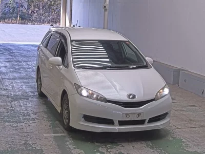 Toyota WISH  с аукциона в Японии