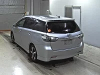 Toyota WISH лот № 1090 оценка 4  с аукциона в Японии 1