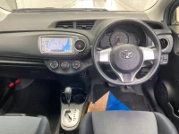 Toyota VITZ лот № 3004 оценка 4  с аукциона в Японии 3