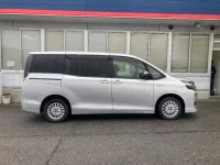 Toyota VOXY лот № 3005 оценка 4  с аукциона в Японии 2