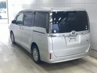 Toyota VOXY лот № 3005 оценка 4  с аукциона в Японии 1