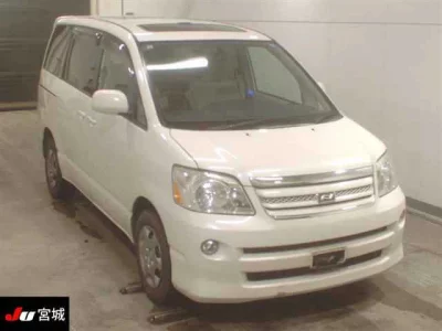 Toyota NOAH  с аукциона в Японии