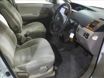 Toyota NOAH  с аукциона в Японии