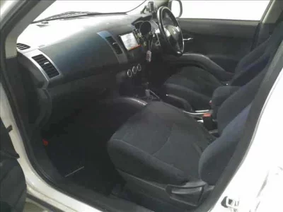 Mitsubishi OUTLANDER  с аукциона в Японии