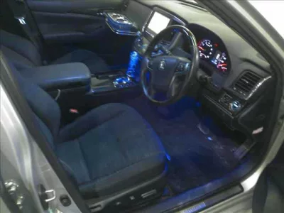 Toyota CROWN  с аукциона в Японии