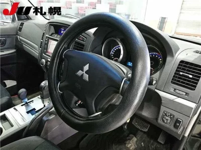 Mitsubishi PAJERO  с аукциона в Японии