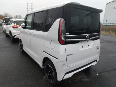 Nissan ROOX  с аукциона в Японии