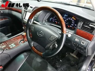 Lexus LS  с аукциона в Японии
