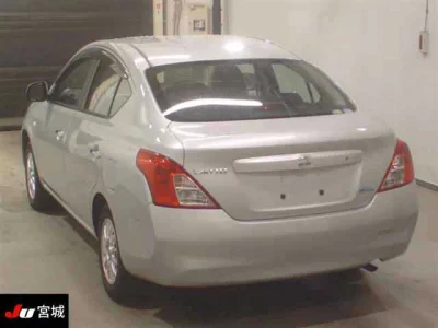 Nissan TIIDA LATIO  с аукциона в Японии