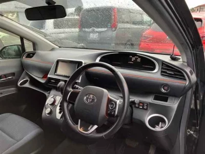Toyota SIENTA  с аукциона в Японии