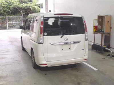 Nissan SERENA  с аукциона в Японии