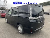 Toyota VOXY лот № 42013 оценка 3.5  с аукциона в Японии 1