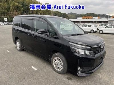 Toyota VOXY  с аукциона в Японии