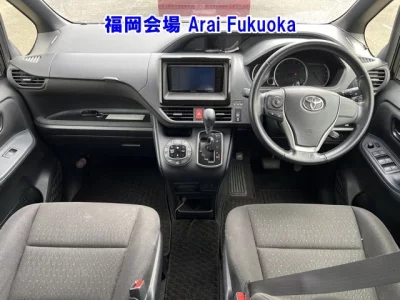 Toyota VOXY  с аукциона в Японии