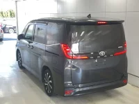 Toyota NOAH лот № 3033 оценка 3.5  с аукциона в Японии 1