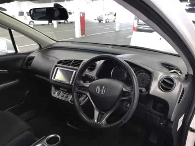 Honda STREAM  с аукциона в Японии