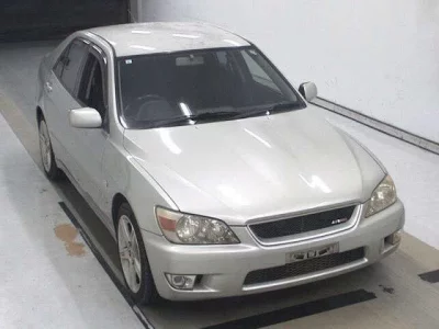 Toyota ALTEZZA  с аукциона в Японии