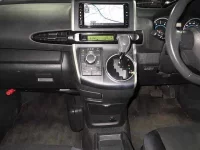 Toyota WISH лот № 2052 оценка 3.5  с аукциона в Японии 4