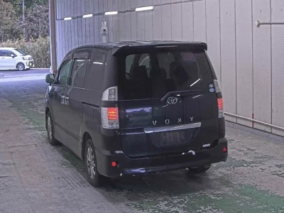 Toyota VOXY  с аукциона в Японии