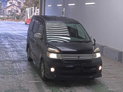 Toyota VOXY  с аукциона в Японии